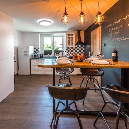 Apartament Wita Stwosza Jelenia Gora Bagian luar foto