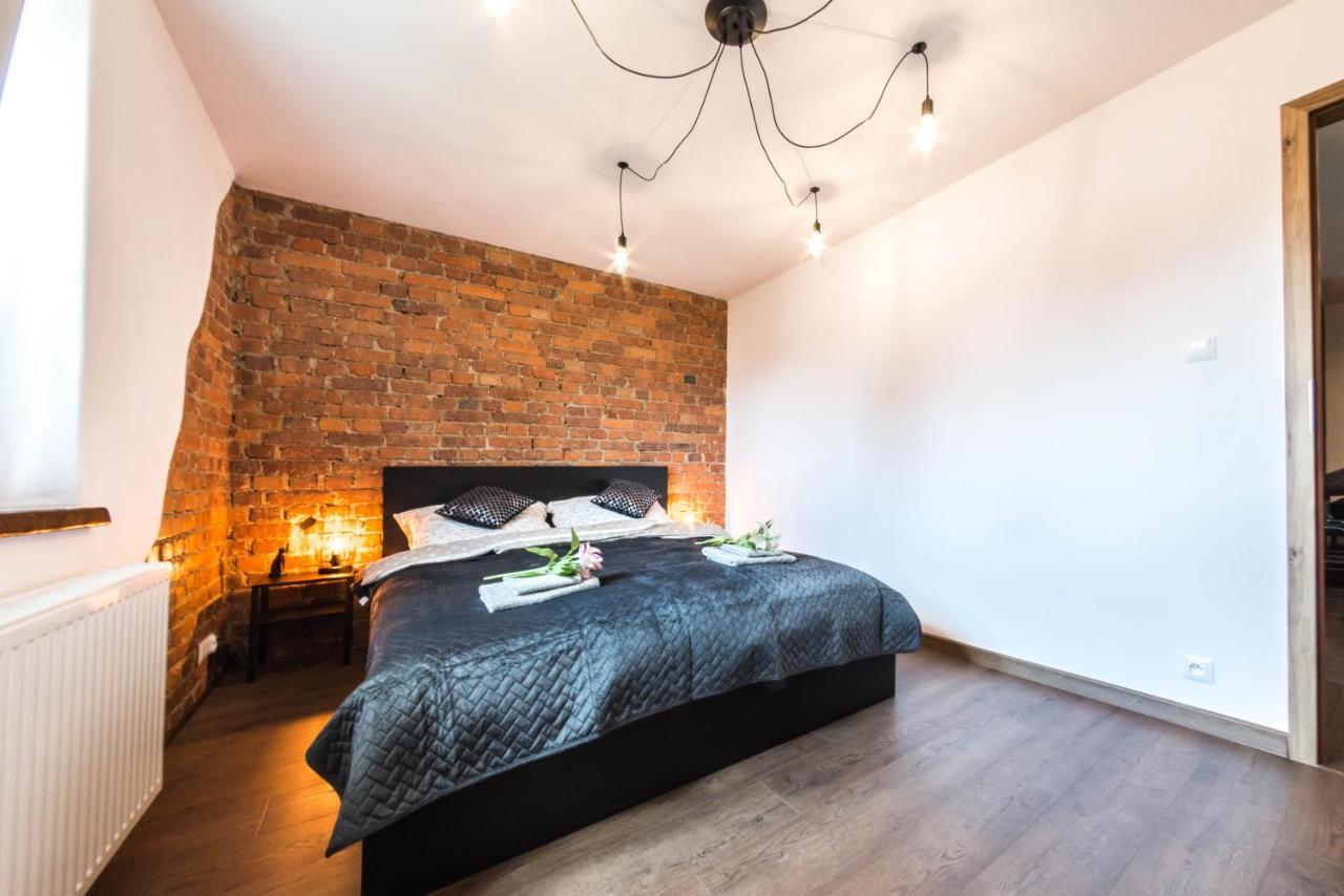 Apartament Wita Stwosza Jelenia Gora Bagian luar foto