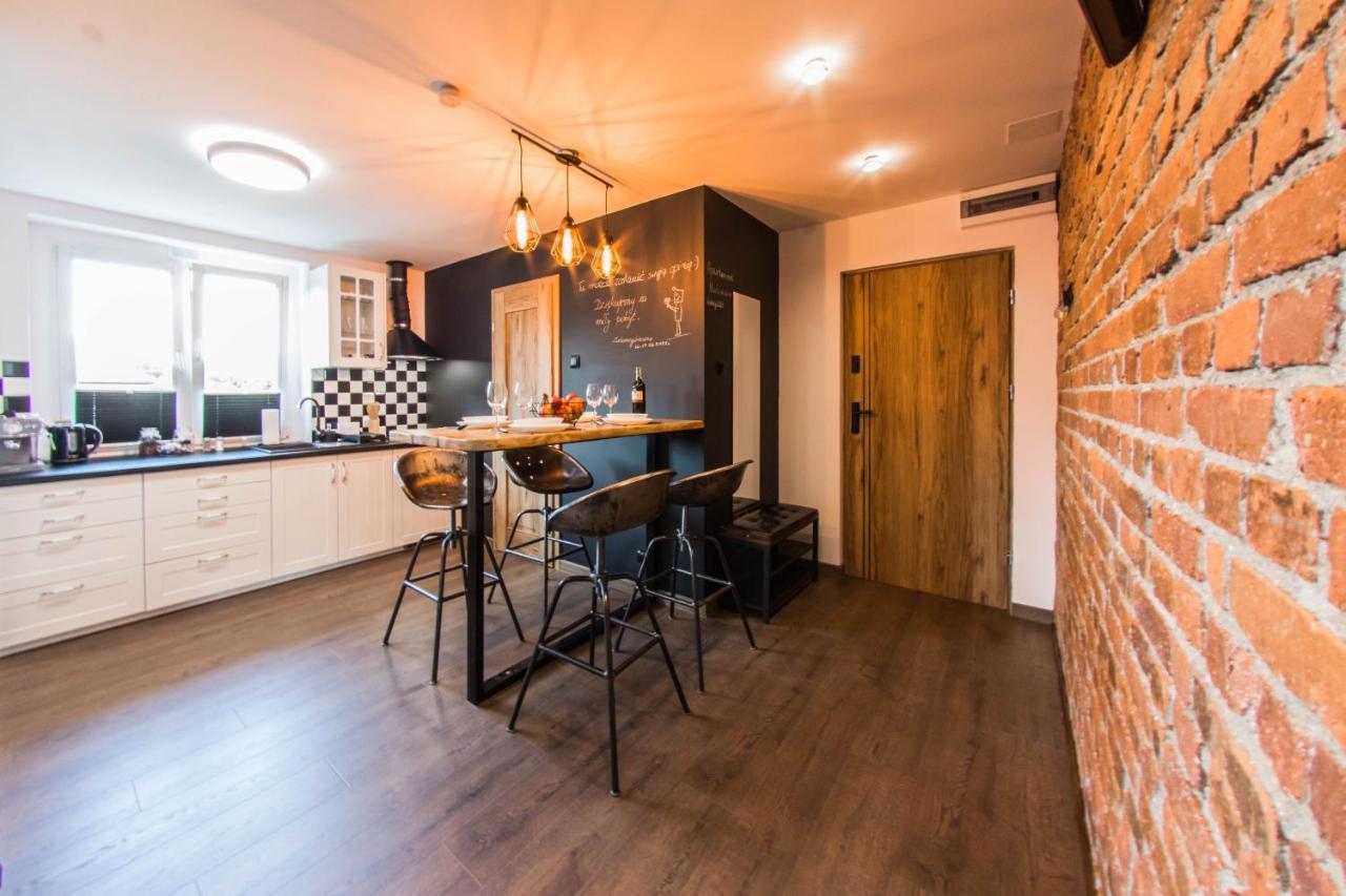 Apartament Wita Stwosza Jelenia Gora Bagian luar foto