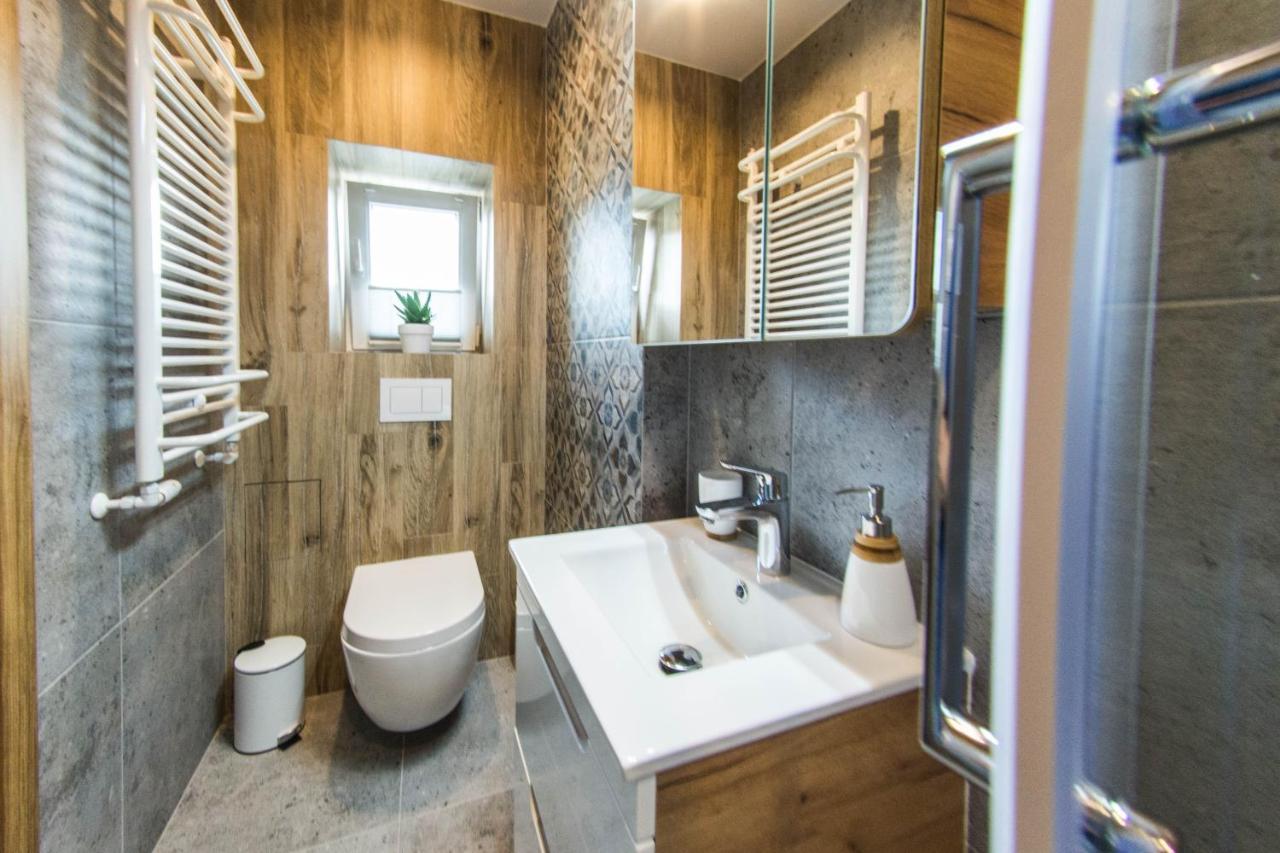 Apartament Wita Stwosza Jelenia Gora Bagian luar foto