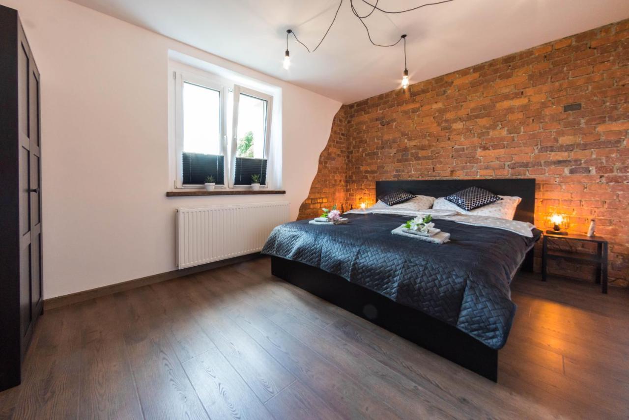 Apartament Wita Stwosza Jelenia Gora Bagian luar foto