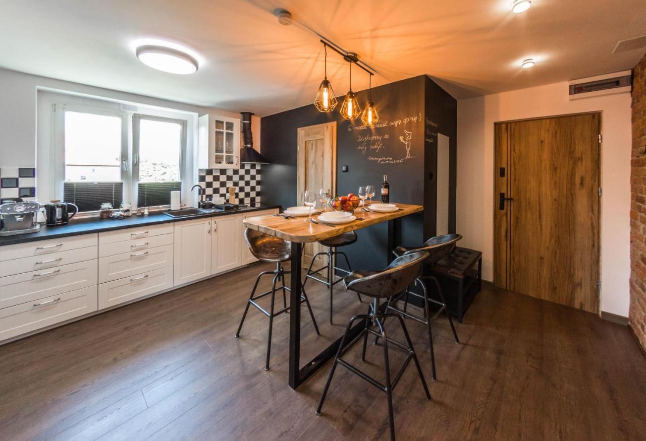 Apartament Wita Stwosza Jelenia Gora Bagian luar foto