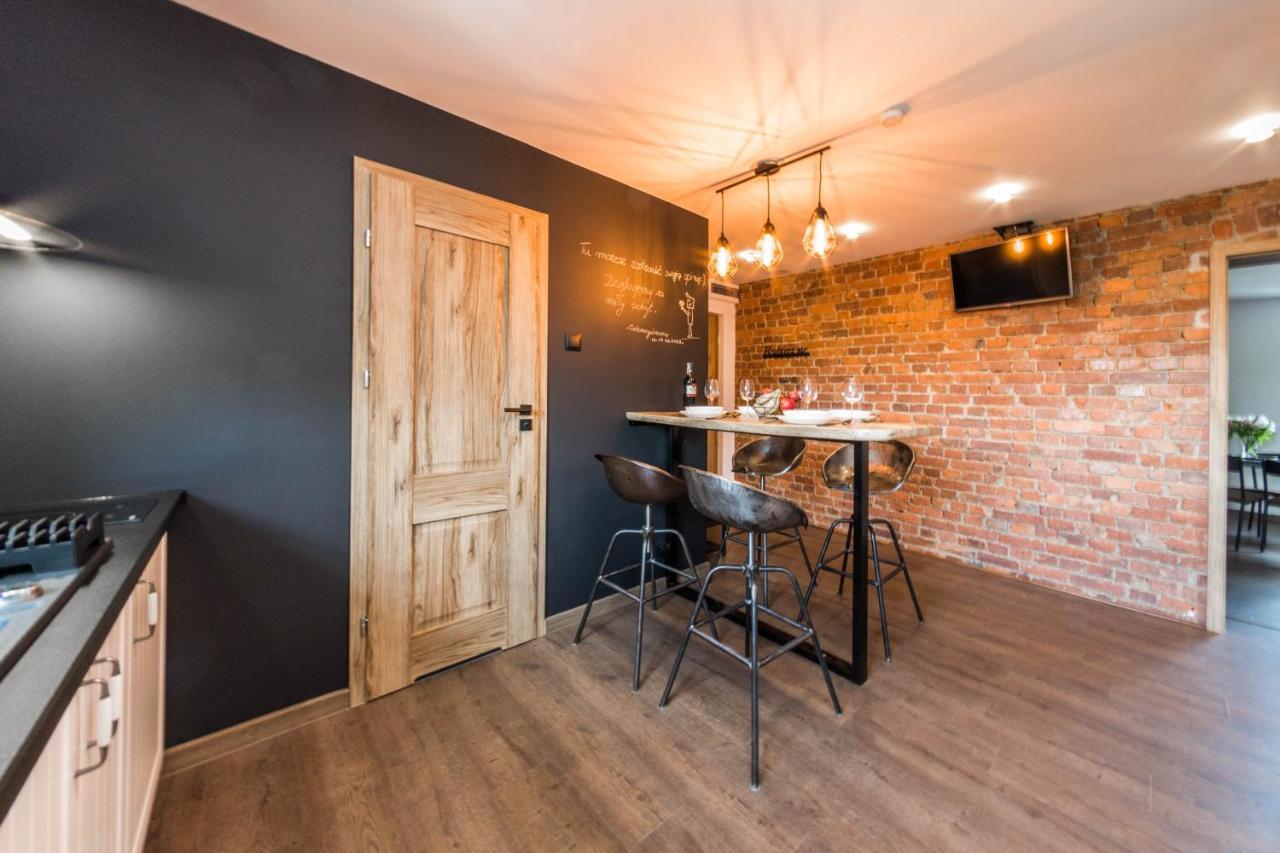 Apartament Wita Stwosza Jelenia Gora Bagian luar foto
